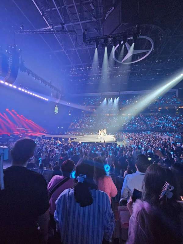 Uber Arena, section: 102, row: 9, seat: 10