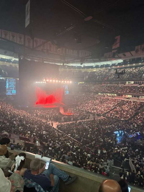 United Center, section: 213, row: 4, seat: 8