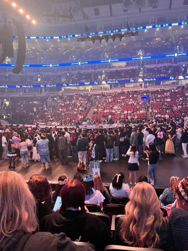 United Center, section: 112, row: 6, seat: 7