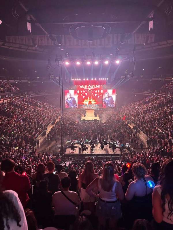 United Center, section: 209, row: 7, seat: 7