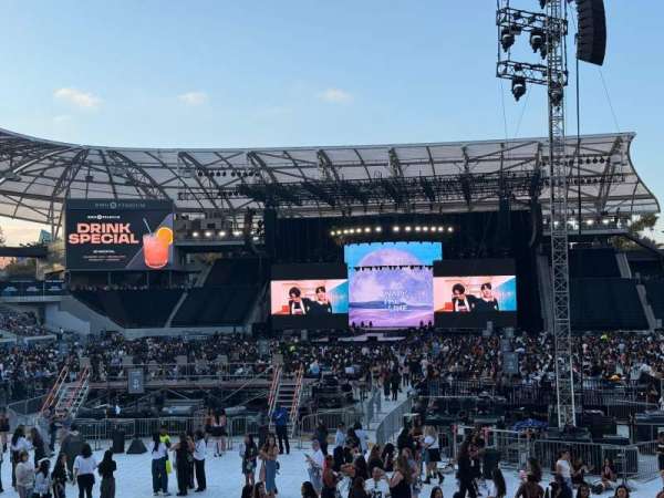 BMO Stadium, section: 121, row: K, seat: 12