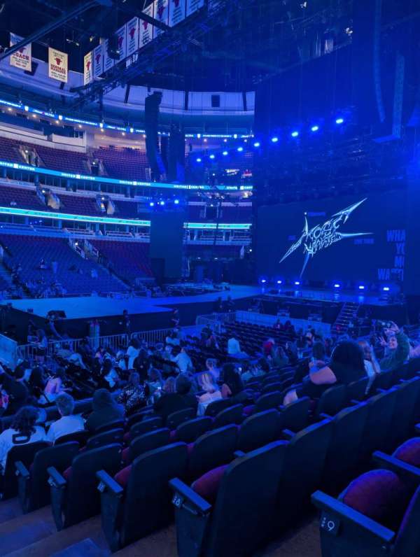 United Center, section: 101, row: 10, seat: 1