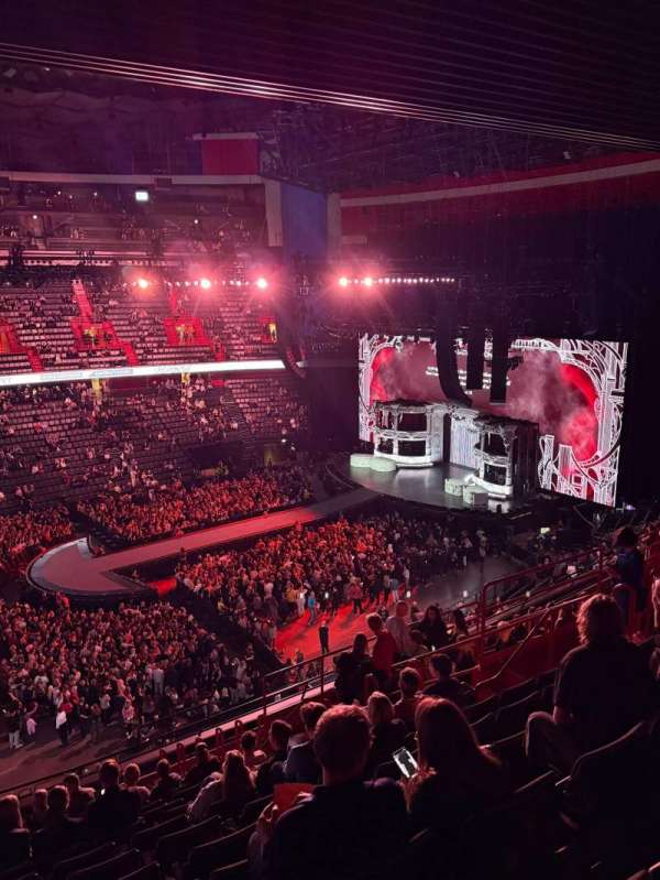 Avicii Arena, section: B22, row: 15, seat: 141