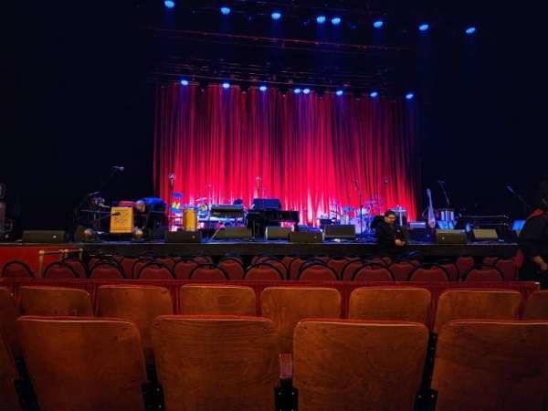 Chicago Theatre, section: MNFL4L, row: DD, seat: 411