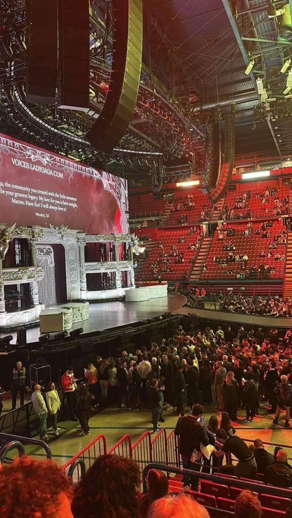 Unipol Forum, section: B7, row: 10, seat: 2