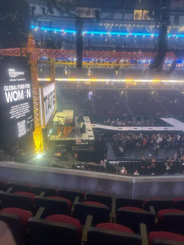 United Center, section: 220, row: 5, seat: 6