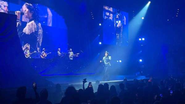 Viejas Arena, section: R, row: 3, seat: 13