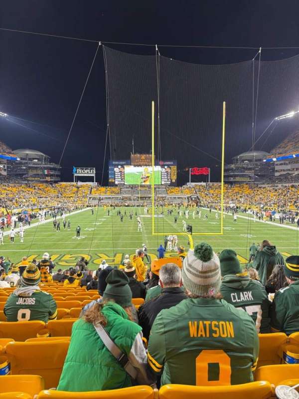 Acrisure Stadium, section: 122, row: T, seat: 8