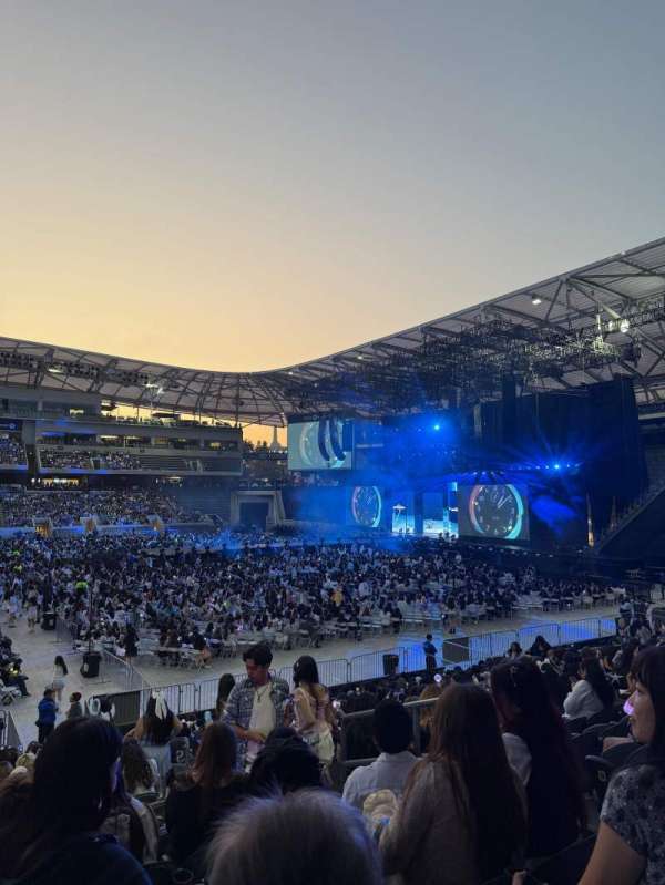 BMO Stadium, section: 112, row: T, seat: 5