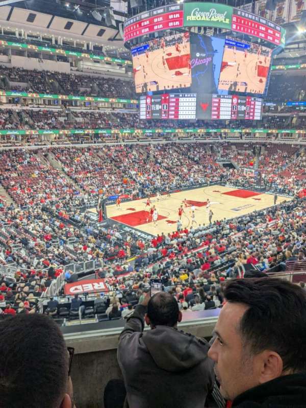 United Center, section: 204, row: 3, seat: 14