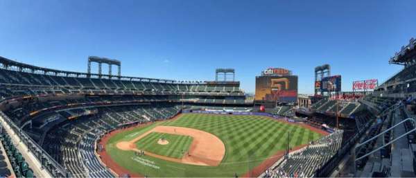 Citi Field, section: 407, row: 3, seat: 15