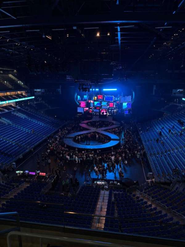 Uber Arena, section: 412, row: 5, seat: 1
