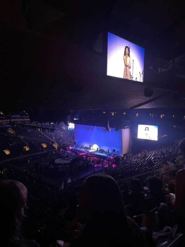 Madison Square Garden, section: 208, row: 15, seat: 14