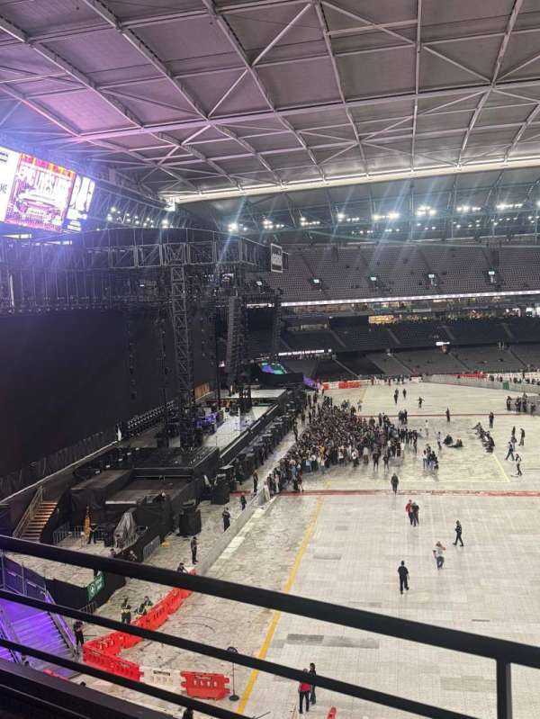 Marvel Stadium, section: L3-40, row: B, seat: 73
