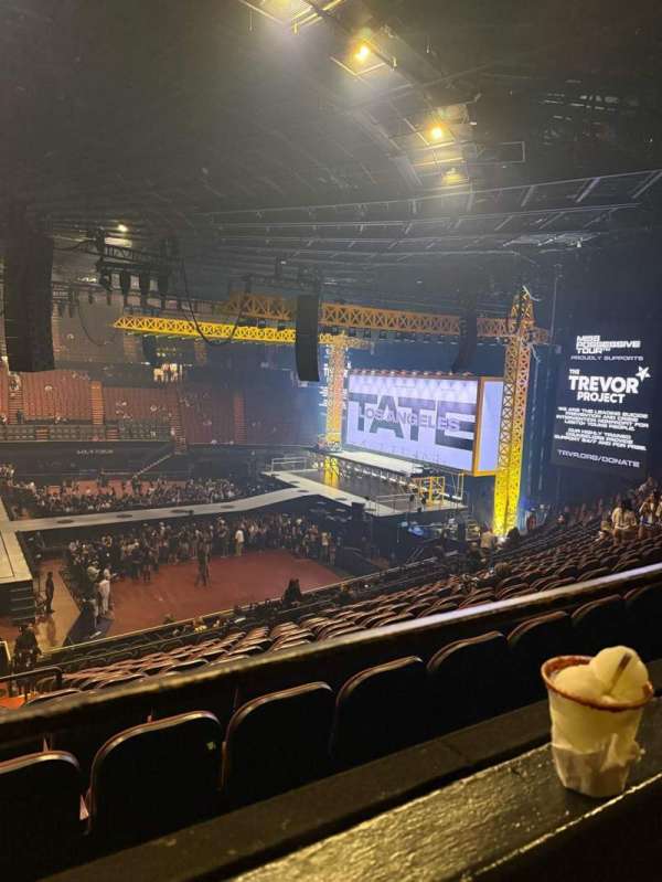 Kia Forum, section: 209, row: 1, seat: 5