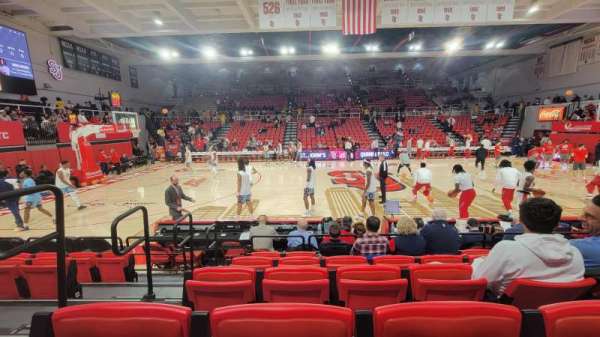 Carnesecca arena, section: 3, row: EE, seat: 14