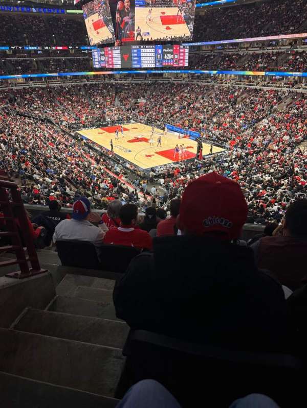 United Center, section: 212, row: 6, seat: 7-8