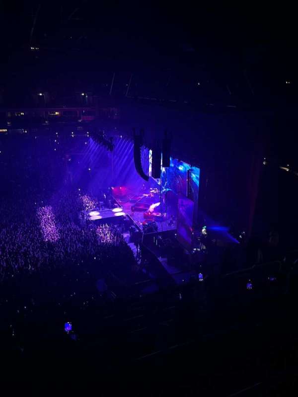 Uber Arena, section: 420, row: 8, seat: 11
