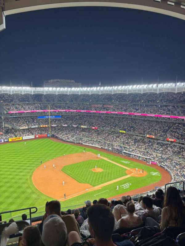 Yankee Stadium, section: 427, row: 10, seat: 16