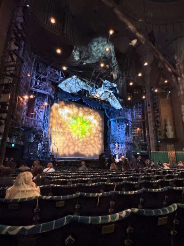 Apollo Victoria Theatre, section: Stalls, row: O, seat: 43