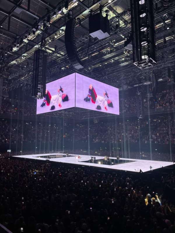 Ziggo Dome, section: 209, row: 1, seat: 29