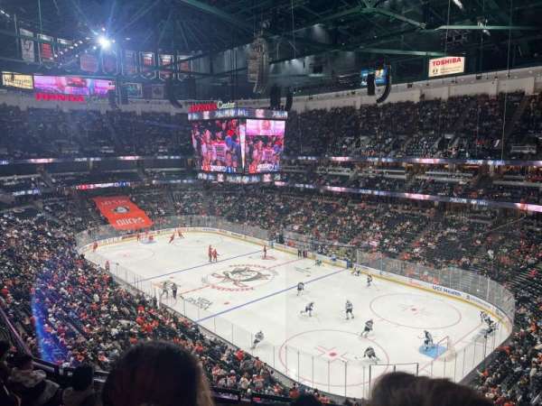 Honda Center, section: 428, row: E, seat: 4