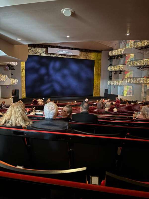 Muriel Kauffman Theatre, section: Parterre LC, row: FF, seat: 103