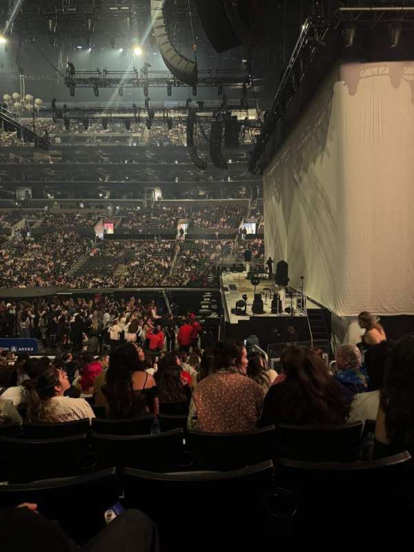 Crypto.com Arena, section: 118, row: 17, seat: 6