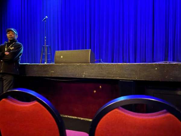 Chicago Theatre, section: Pit, row: BBB, seat: 415