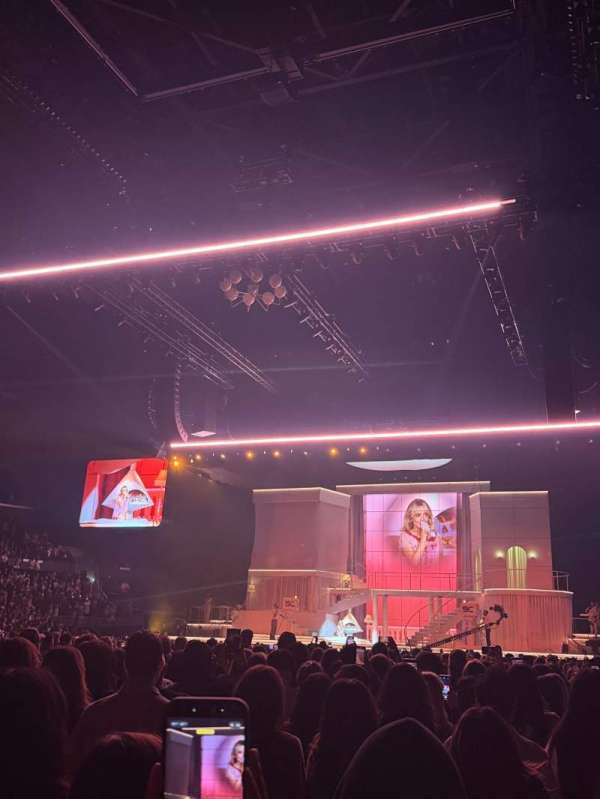Crypto.com Arena, section: Floor 6, row: 3, seat: 1