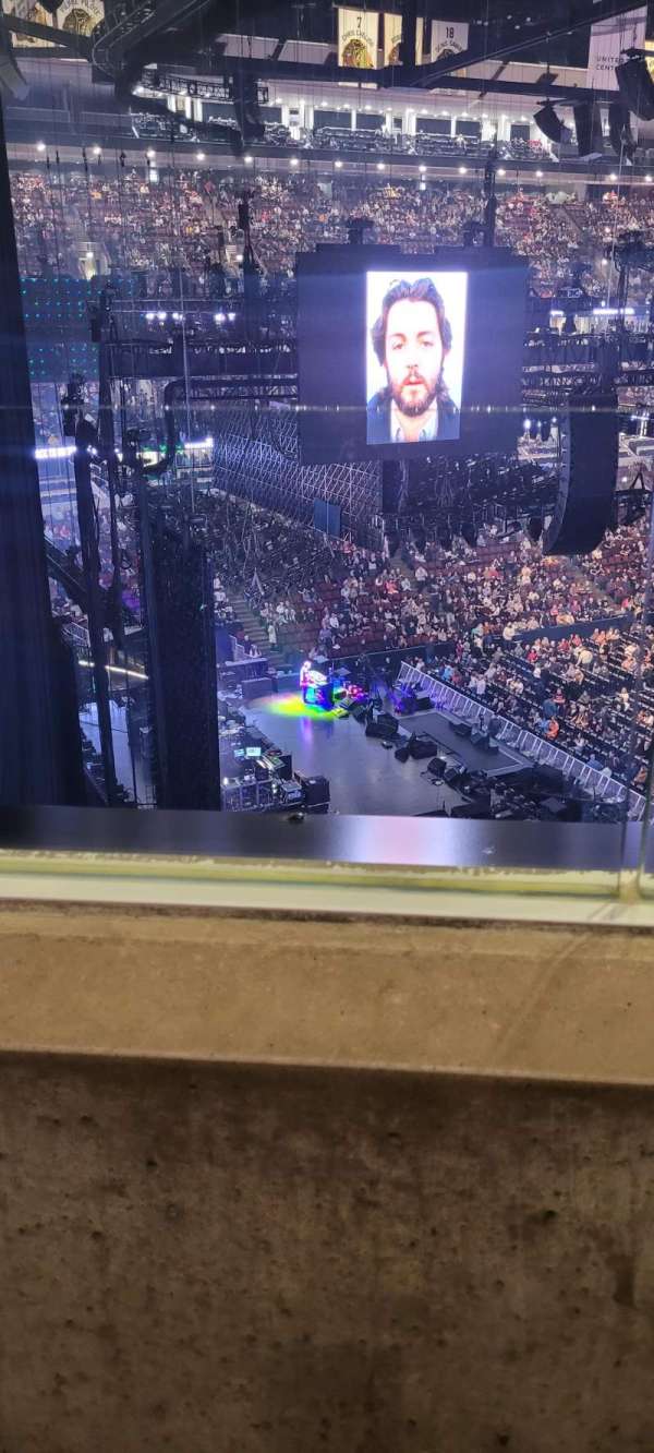 United Center, section: 322, row: 1, seat: 4