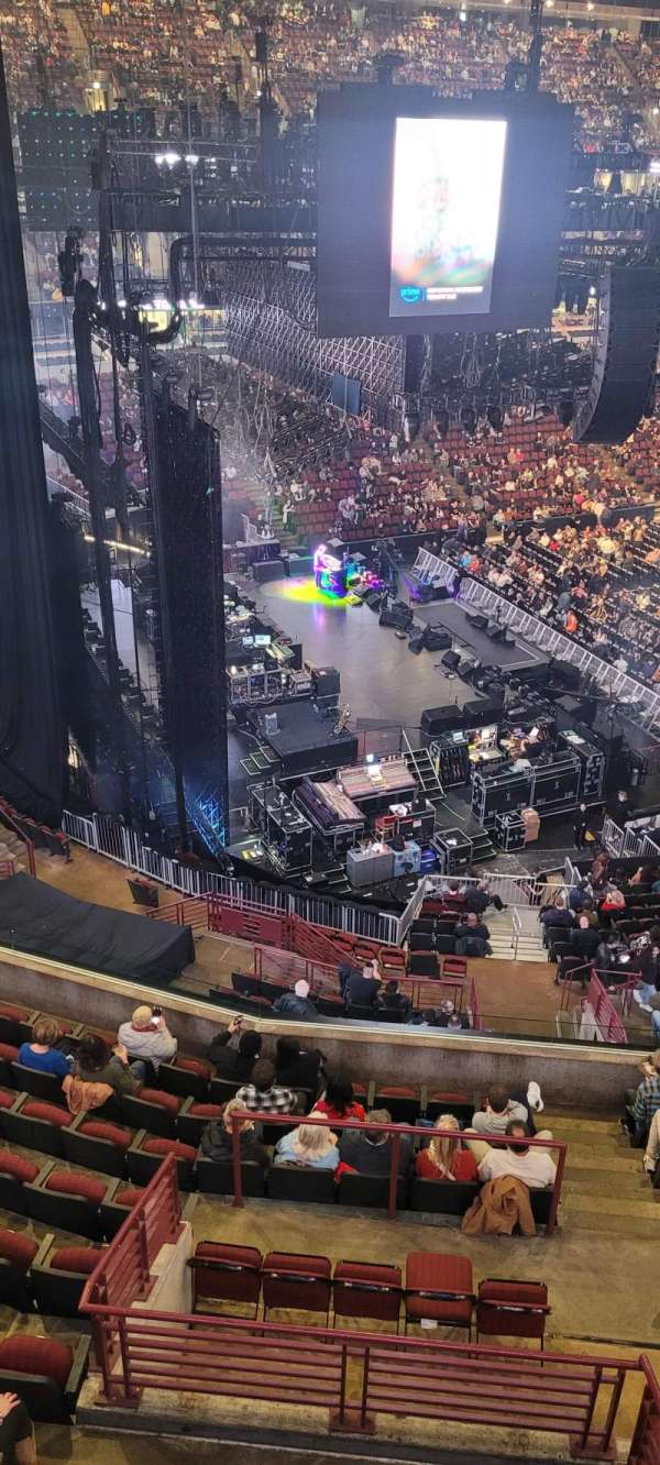 United Center, section: 322, row: 1, seat: 4