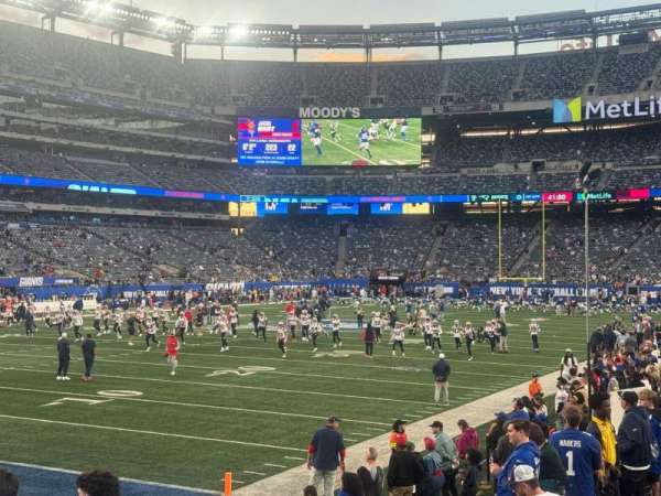 MetLife Stadium, section: 121, row: 9, seat: 5