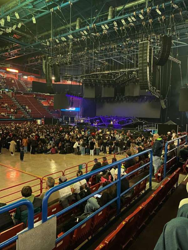Unipol Forum, section: B22, row: 3, seat: 11