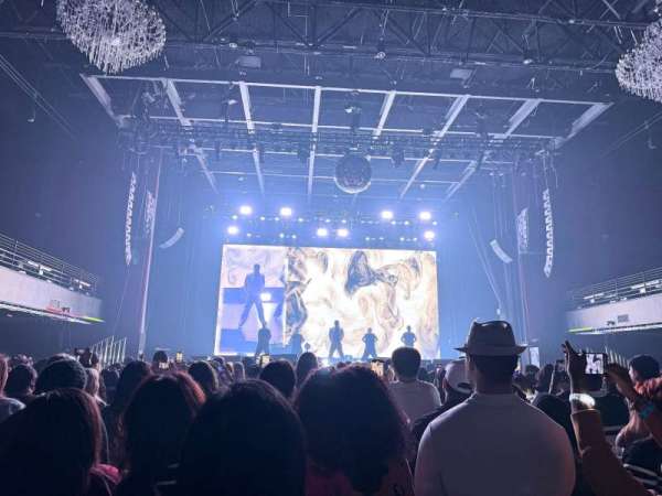 Coca-Cola Roxy, section: 102, row: M, seat: 16