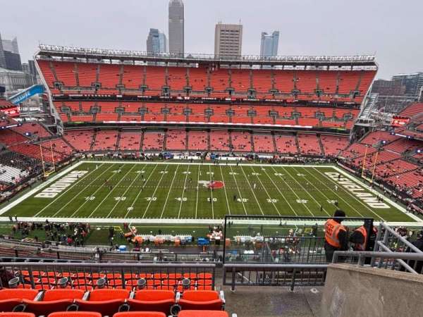 Huntington Bank Field, section: 533, row: 9, seat: 16