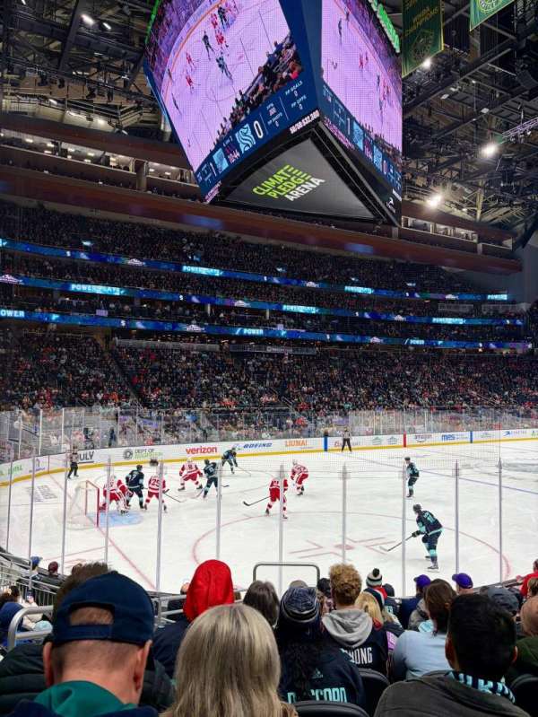 Climate Pledge Arena, section: 04, row: L, seat: 13