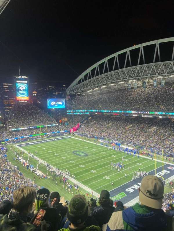 Lumen field, section: 328, row: Q, seat: 5