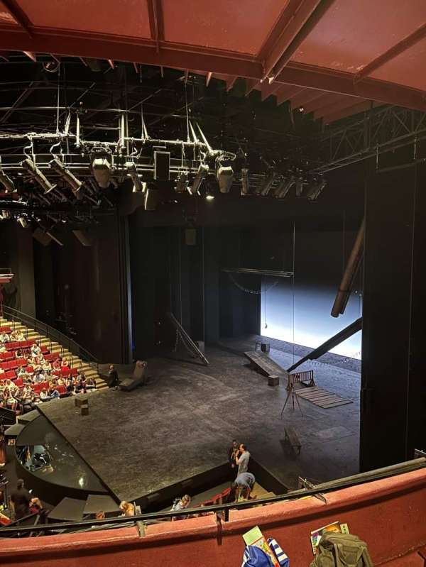 Vivian Beaumont Theater, section: Loge R, row: C, seat: 514
