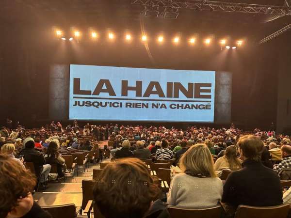 Grande Seine, section: B, row: J15, seat: 2