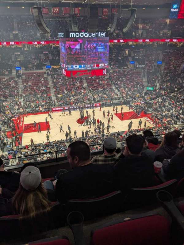 Moda Center, section: 319, row: E, seat: 5