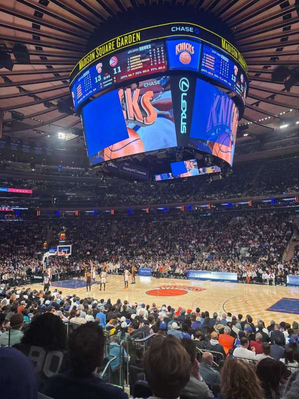 Madison Square Garden, section: 118, row: 8, seat: 16