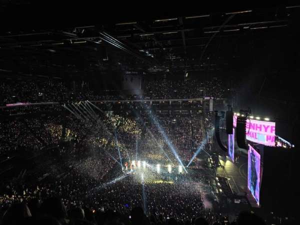 Uber Arena, section: 420, row: 10, seat: 9