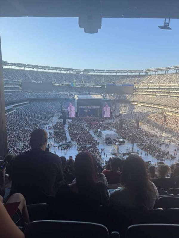 MetLife Stadium, section: 228b, row: 16