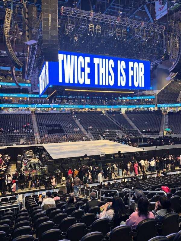 Climate Pledge Arena, section: 02, row: R, seat: 5