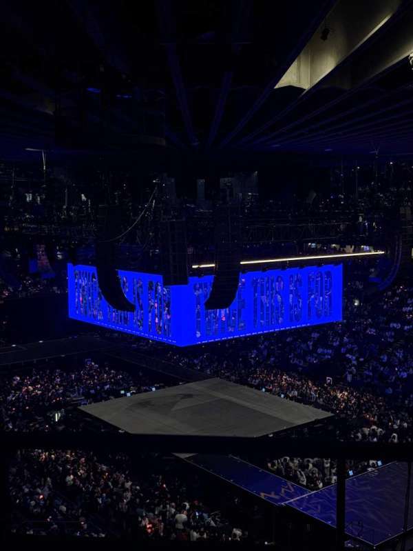 Oakland Arena, section: 203, row: 14, seat: 12