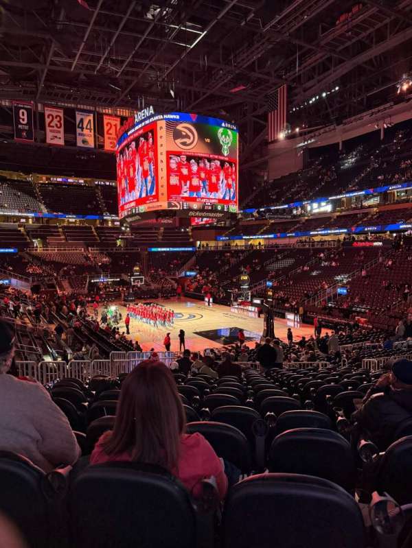 State Farm Arena, section: 104L, row: R, seat: 13