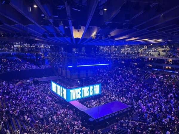 Oakland Arena, section: 212, row: 17, seat: 4