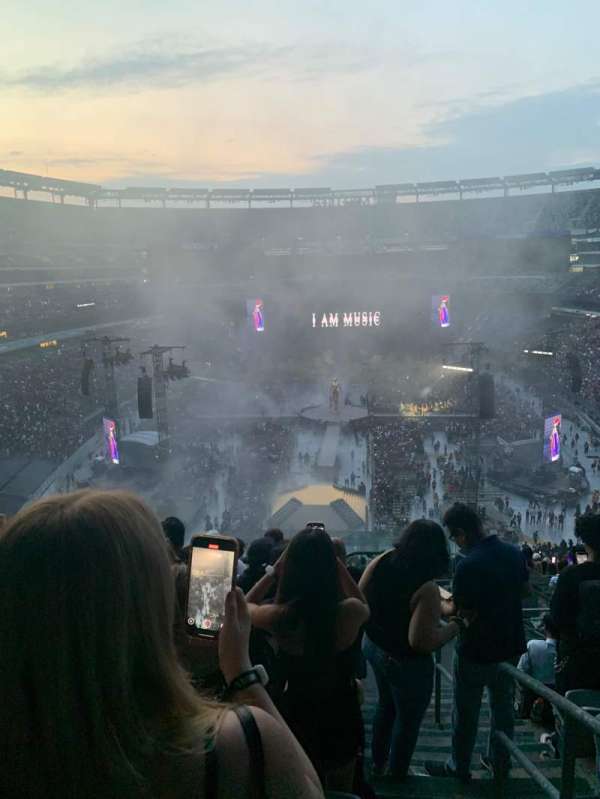 MetLife Stadium, section: 226, row: 9, seat: 1