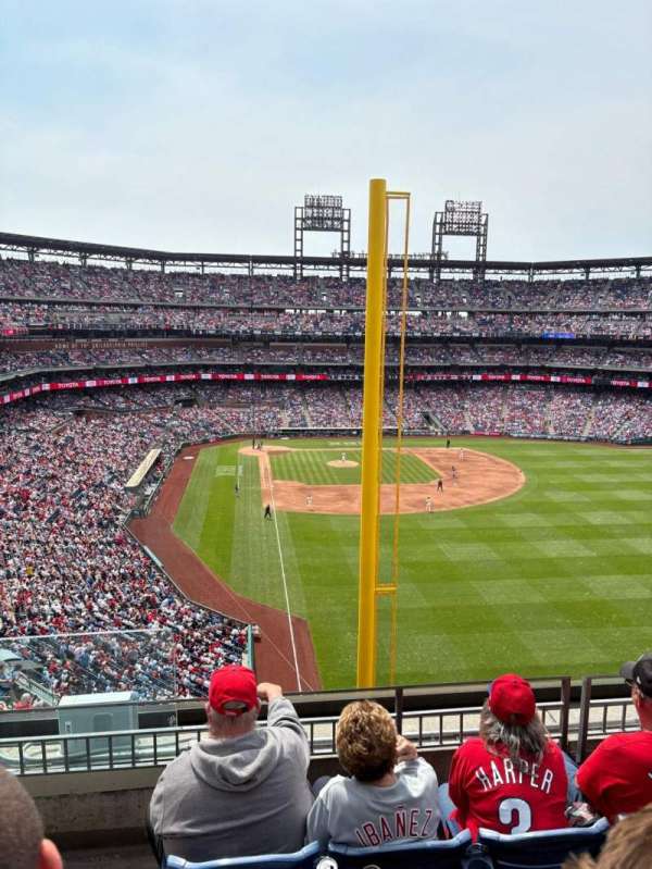 Citizens Bank Park, section: 305, row: 3, seat: 15